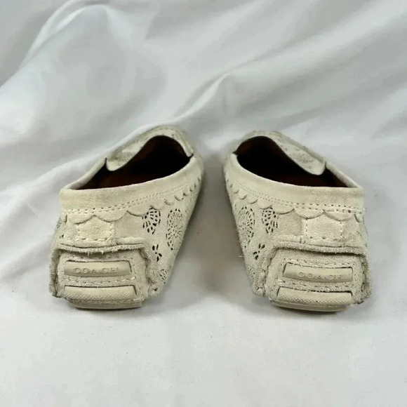 Coach Scallop Medallion Size 7B Suede Loafers Cream Laser Cut Luxury Driving - Picture 8 of 11
